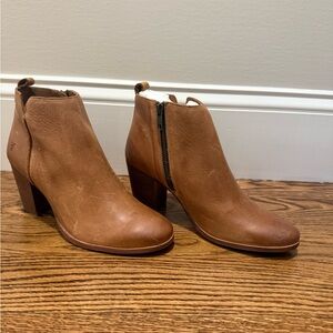 Frye Meghan Tan Leather Ankle Booties never been worn